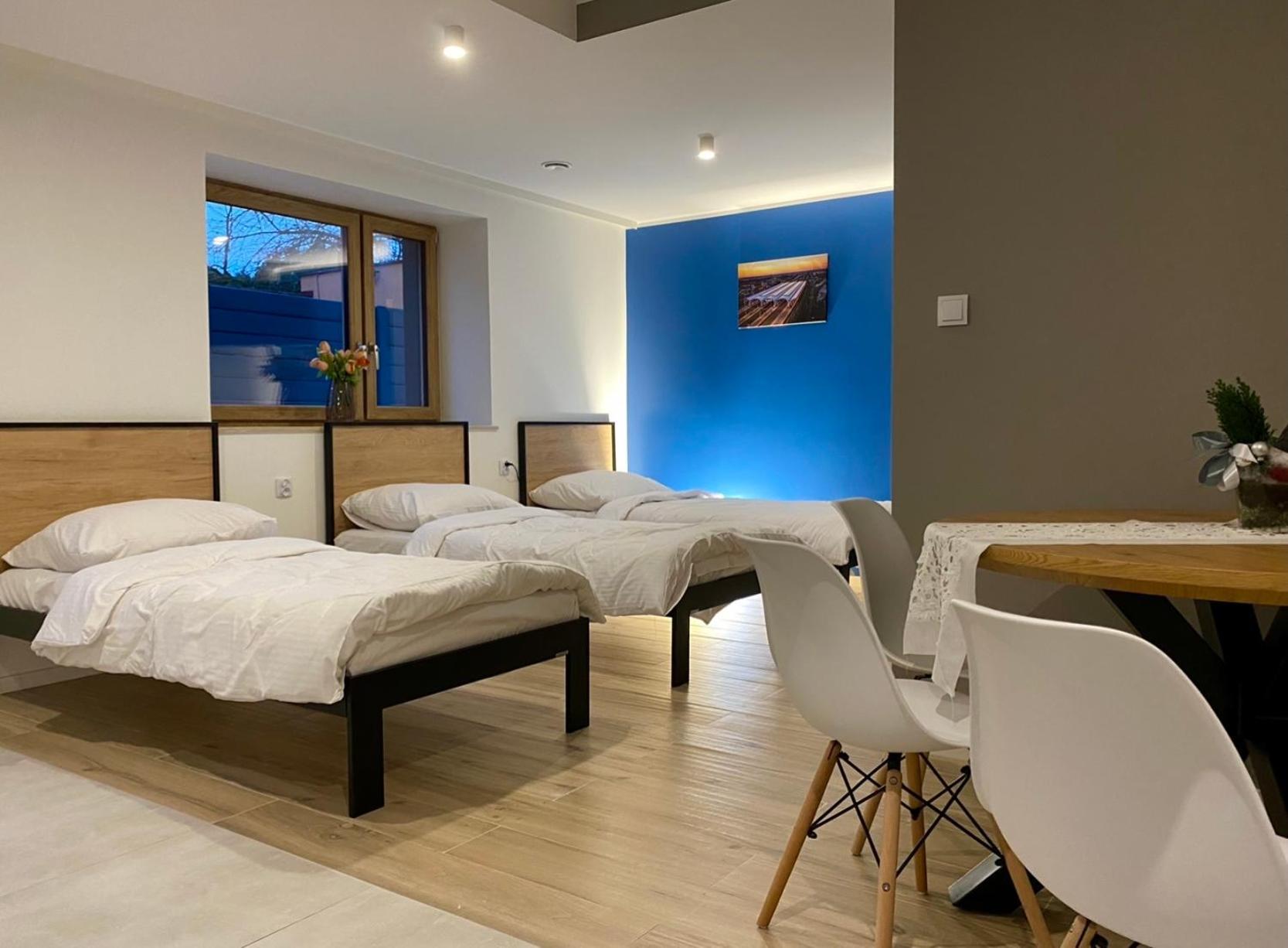 Tanie Noclegi Gliwice - Apartamenty Lowicka 28 Екстериор снимка