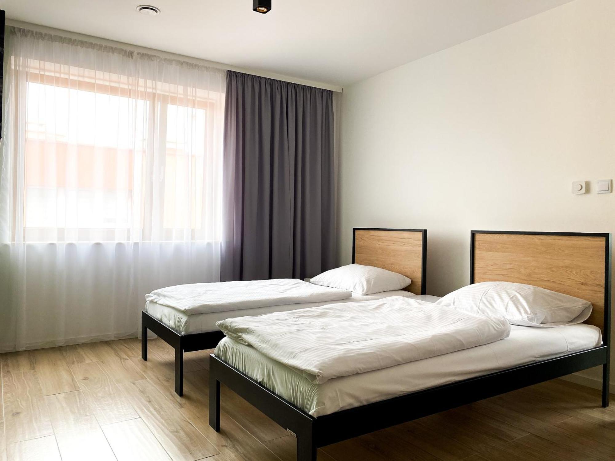 Tanie Noclegi Gliwice - Apartamenty Lowicka 28 Екстериор снимка