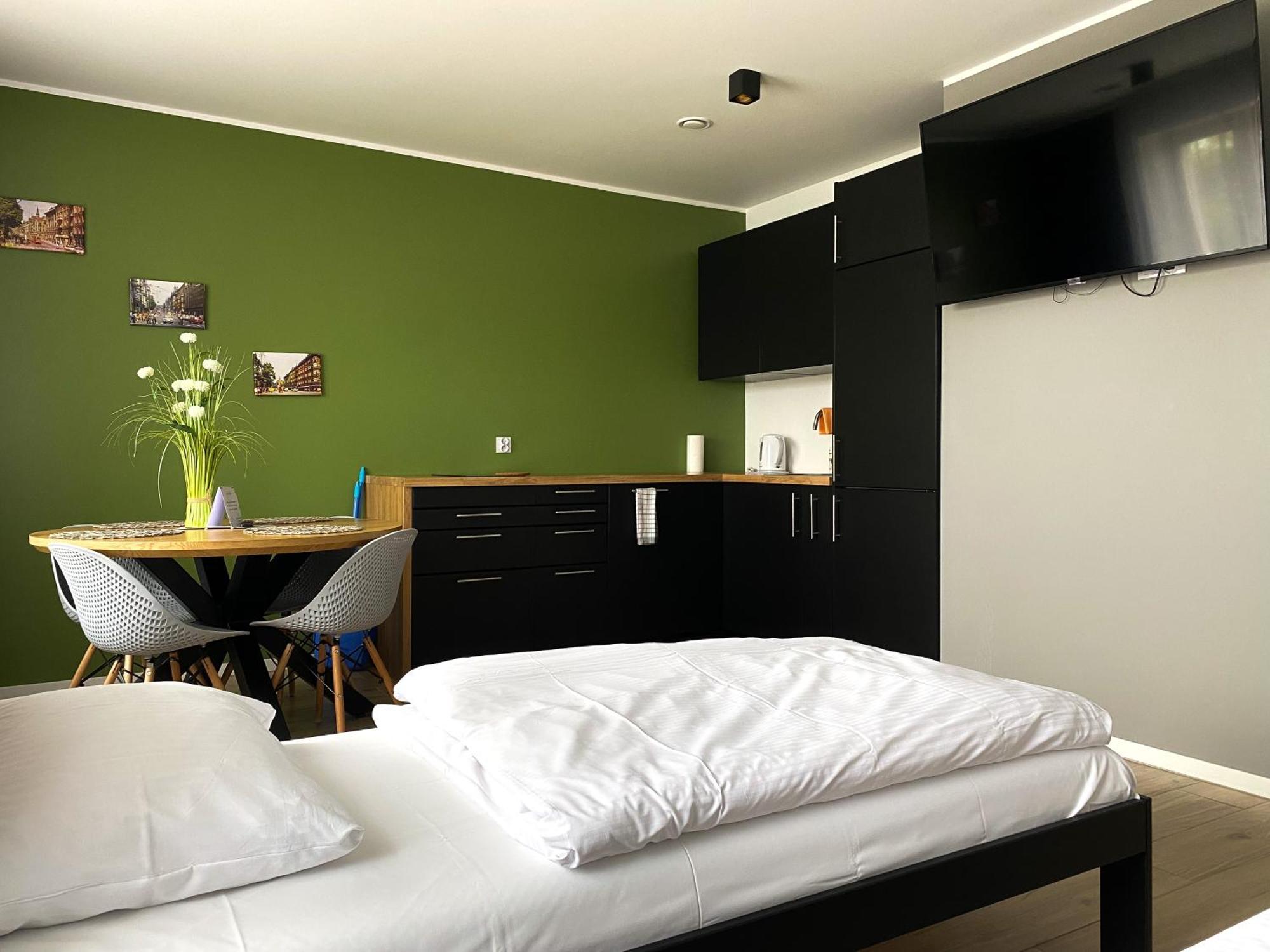 Tanie Noclegi Gliwice - Apartamenty Lowicka 28 Екстериор снимка