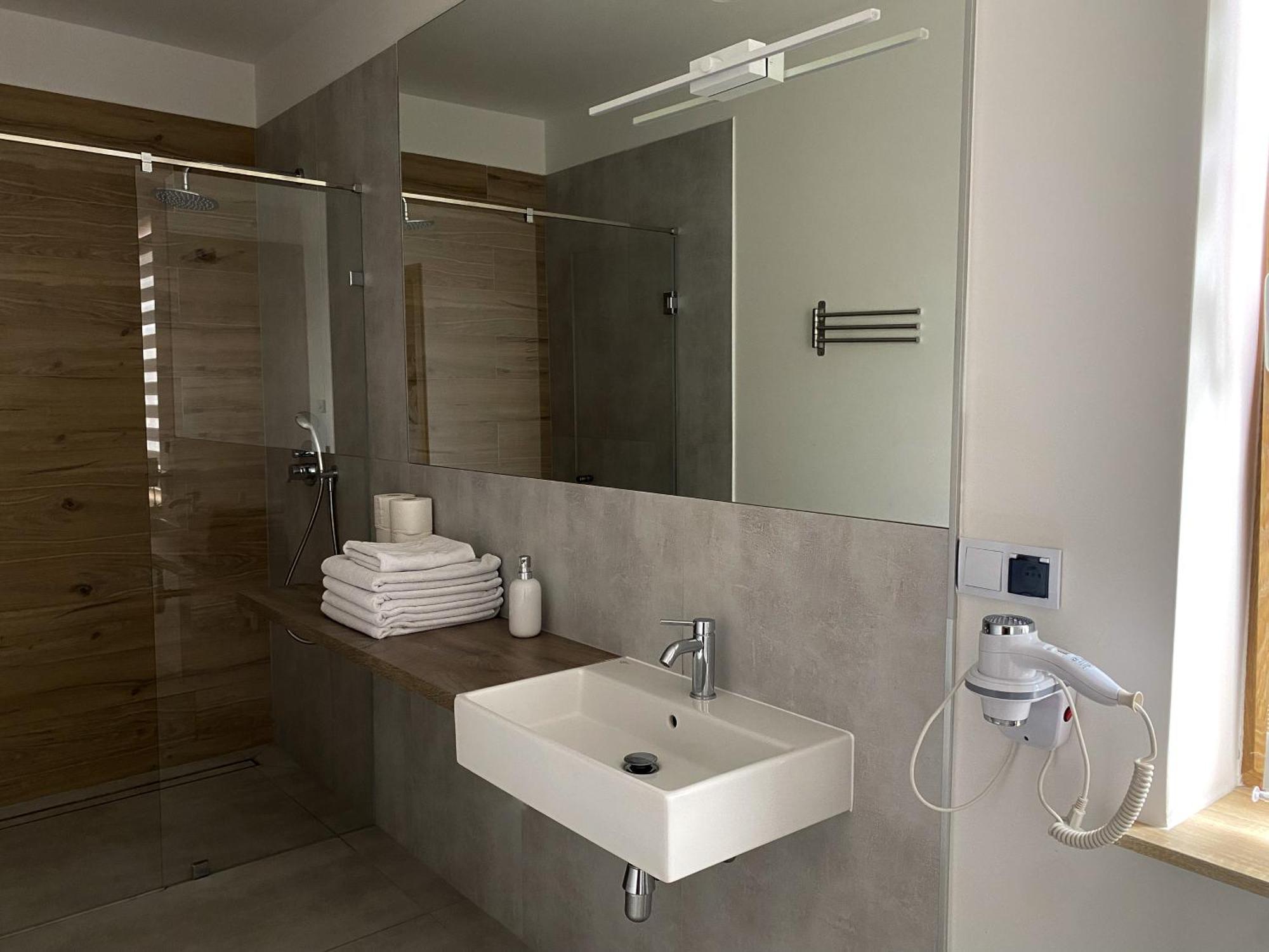 Tanie Noclegi Gliwice - Apartamenty Lowicka 28 Екстериор снимка