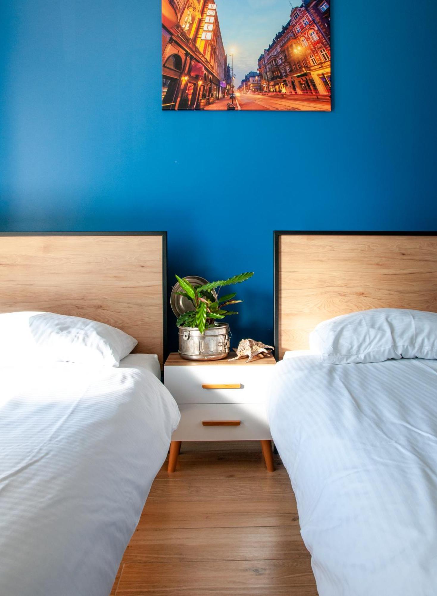 Tanie Noclegi Gliwice - Apartamenty Lowicka 28 Екстериор снимка